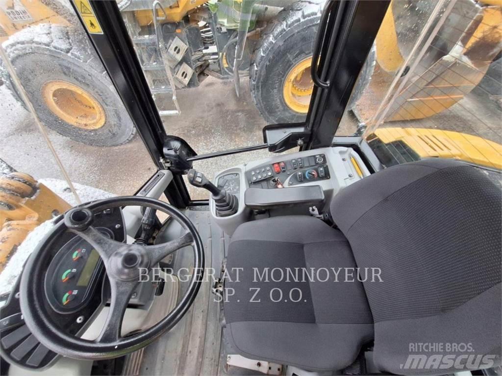 CAT 906M Utovarivači na točkove