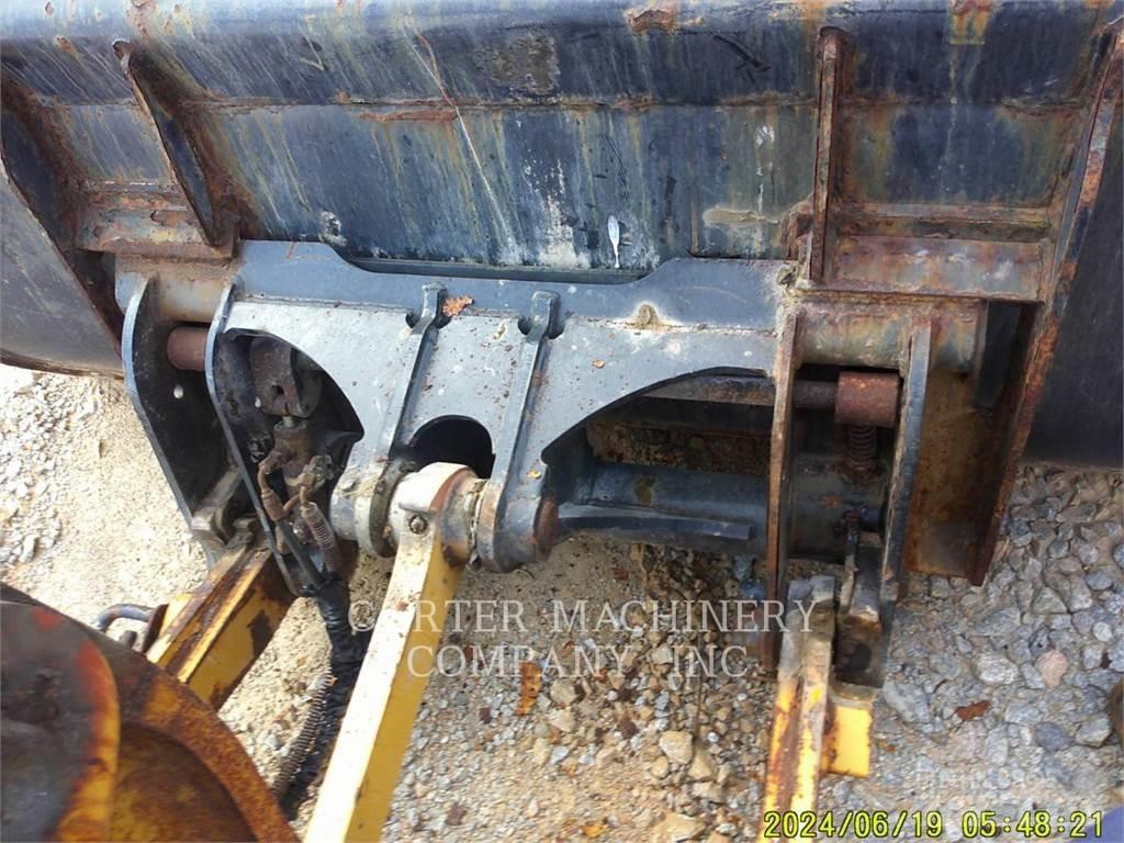 CAT 906M Utovarivači na točkove