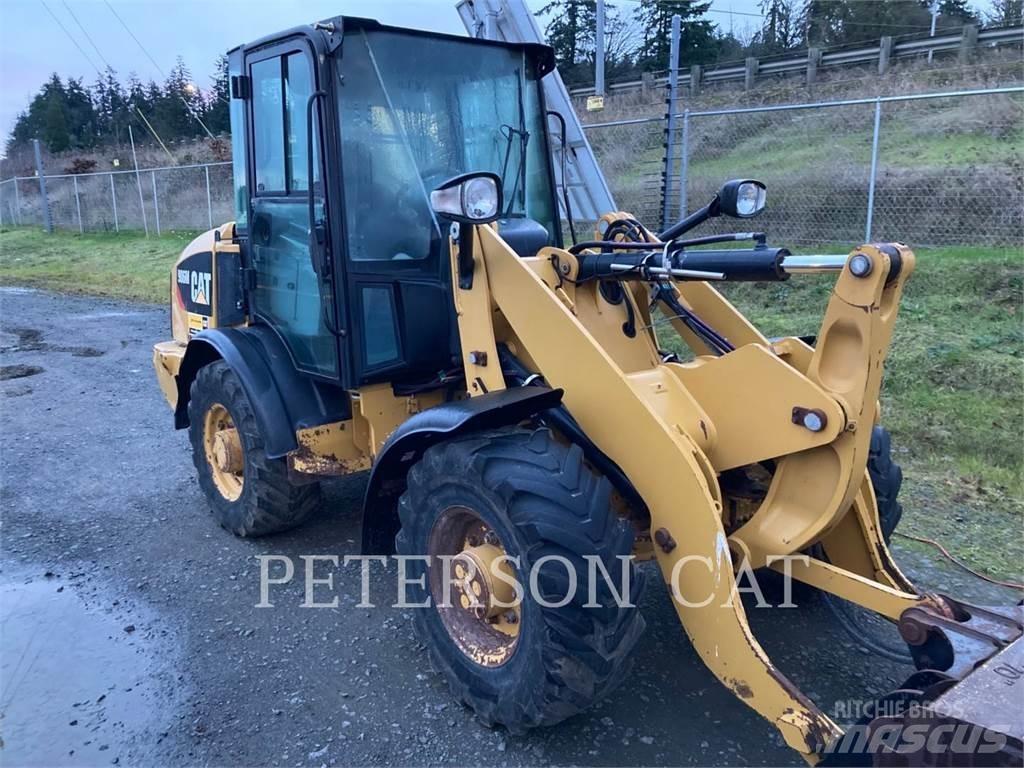 CAT 906M Utovarivači na točkove