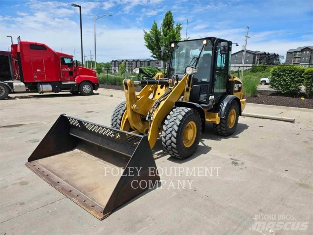 CAT 906M Utovarivači na točkove