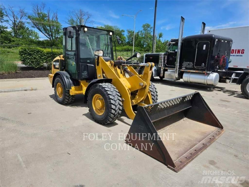 CAT 906M Utovarivači na točkove