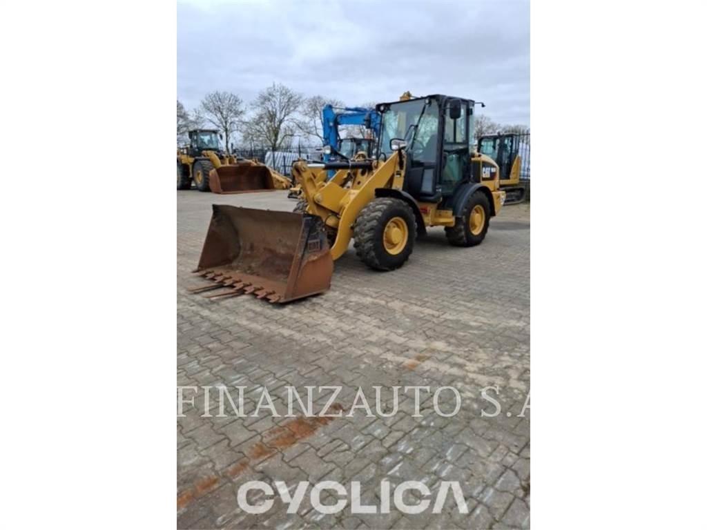 CAT 906M Utovarivači na točkove