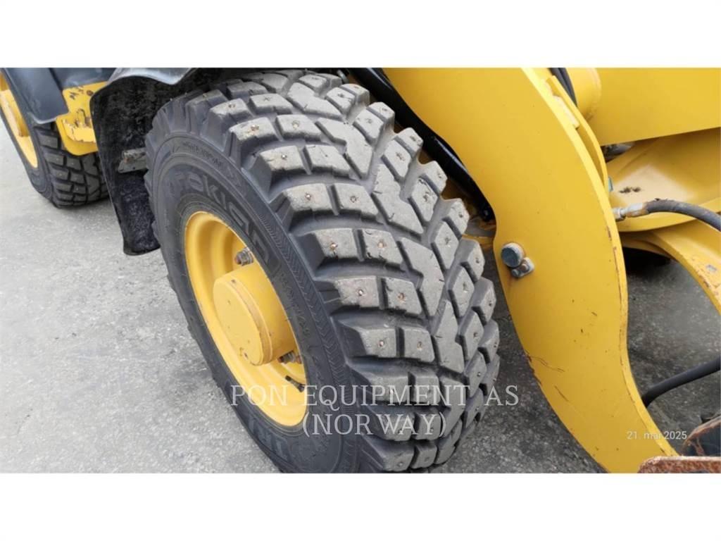 CAT 906M Utovarivači na točkove