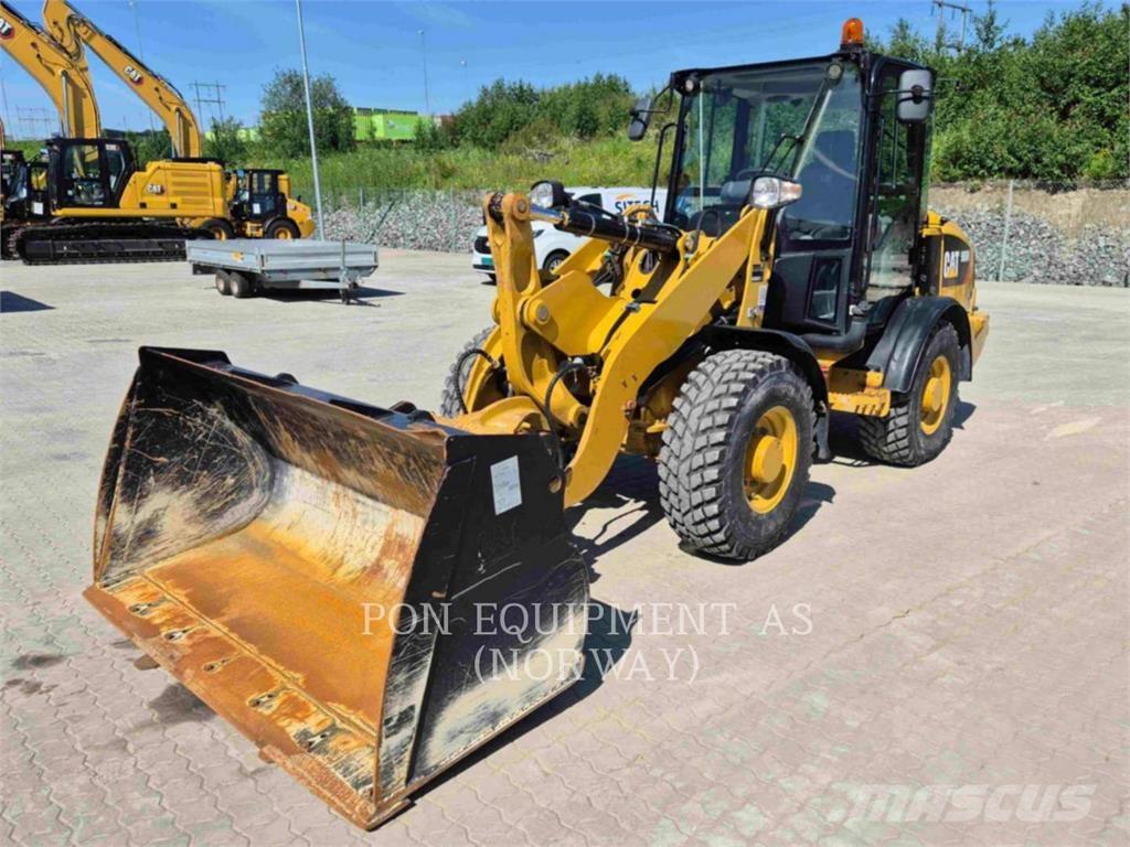 CAT 906M Utovarivači na točkove