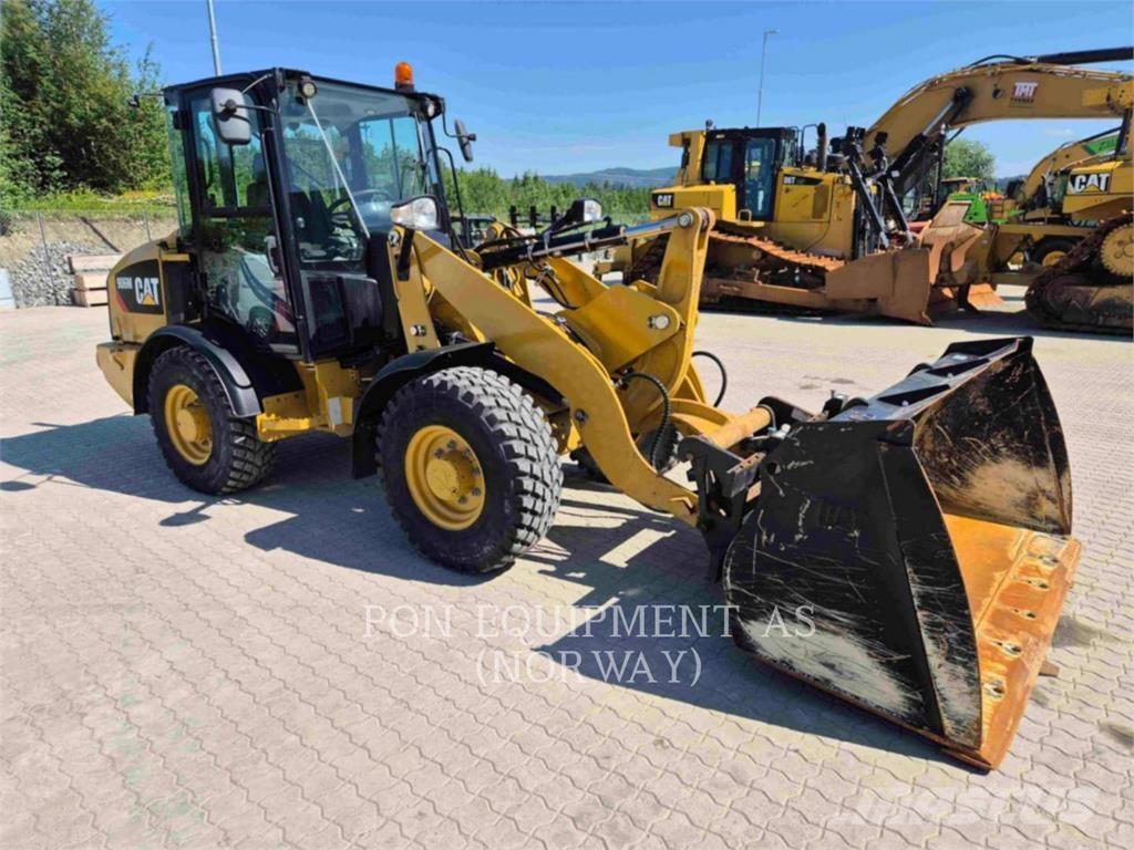 CAT 906M Utovarivači na točkove