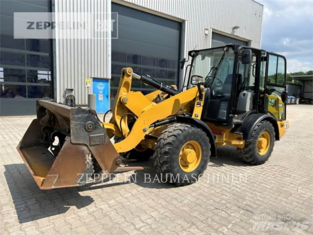 CAT 906M Utovarivači na točkove