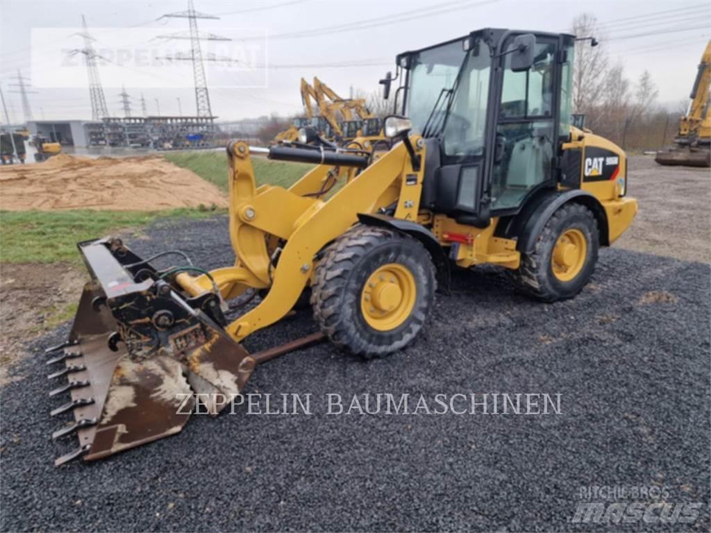 CAT 906M Utovarivači na točkove
