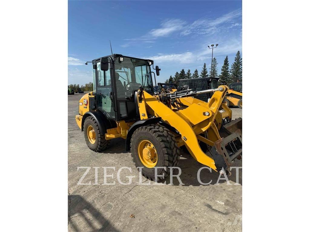 CAT 906M Utovarivači na točkove