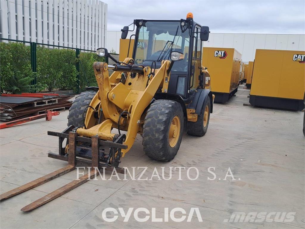 CAT 906M Utovarivači na točkove