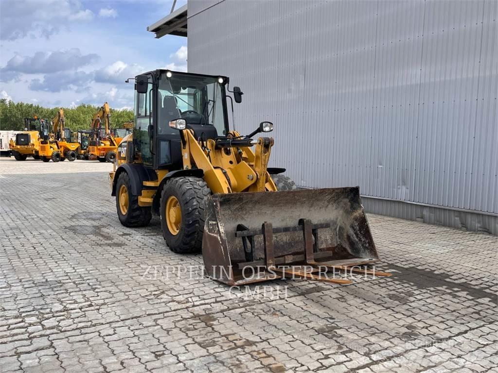 CAT 907M Utovarivači na točkove