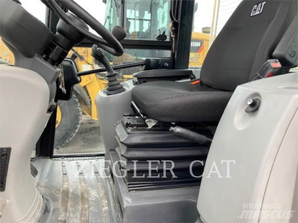 CAT 907M Utovarivači na točkove