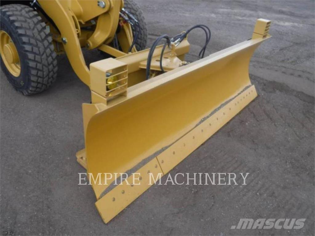CAT 907M Utovarivači na točkove