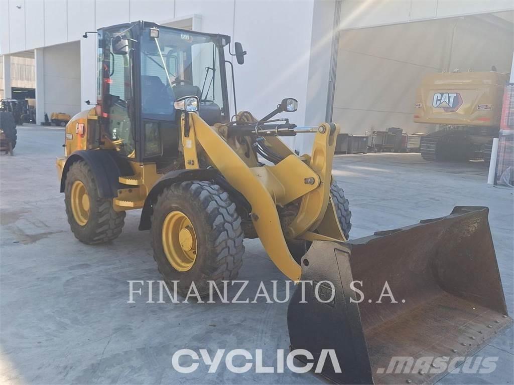 CAT 908M Utovarivači na točkove