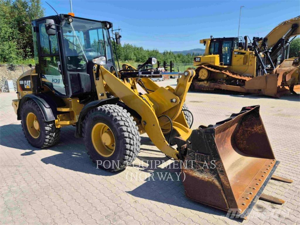 CAT 908M Utovarivači na točkove