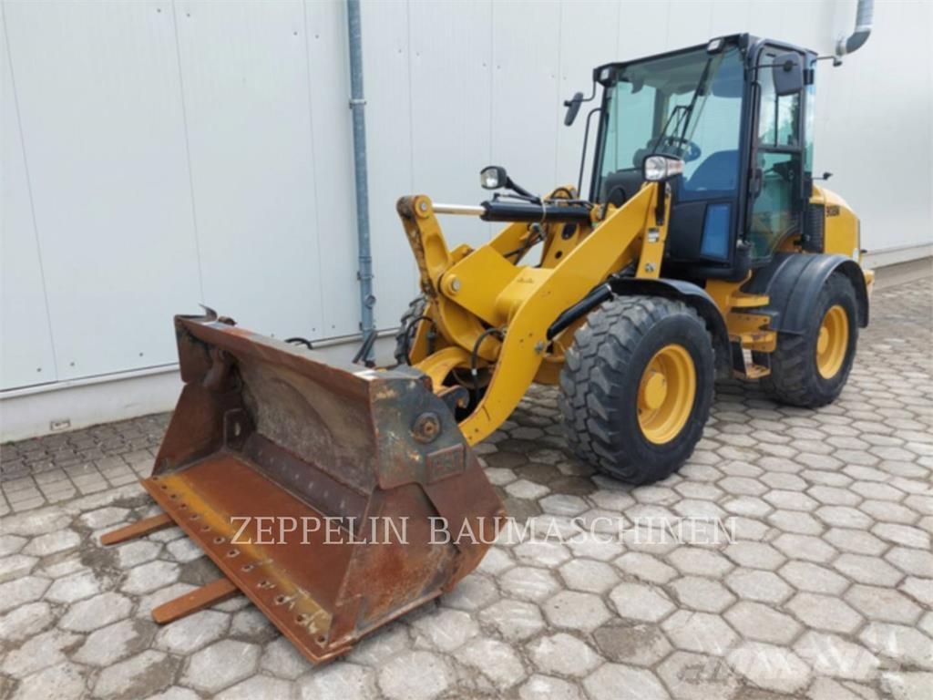 CAT 908M Utovarivači na točkove