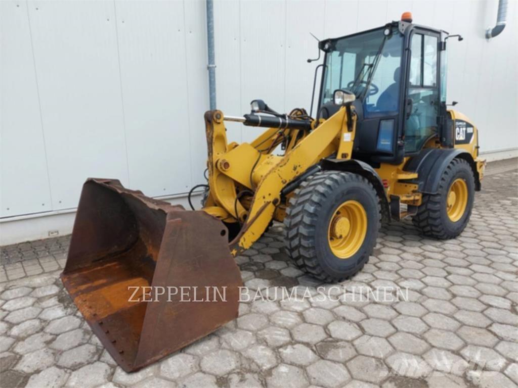 CAT 908M Utovarivači na točkove