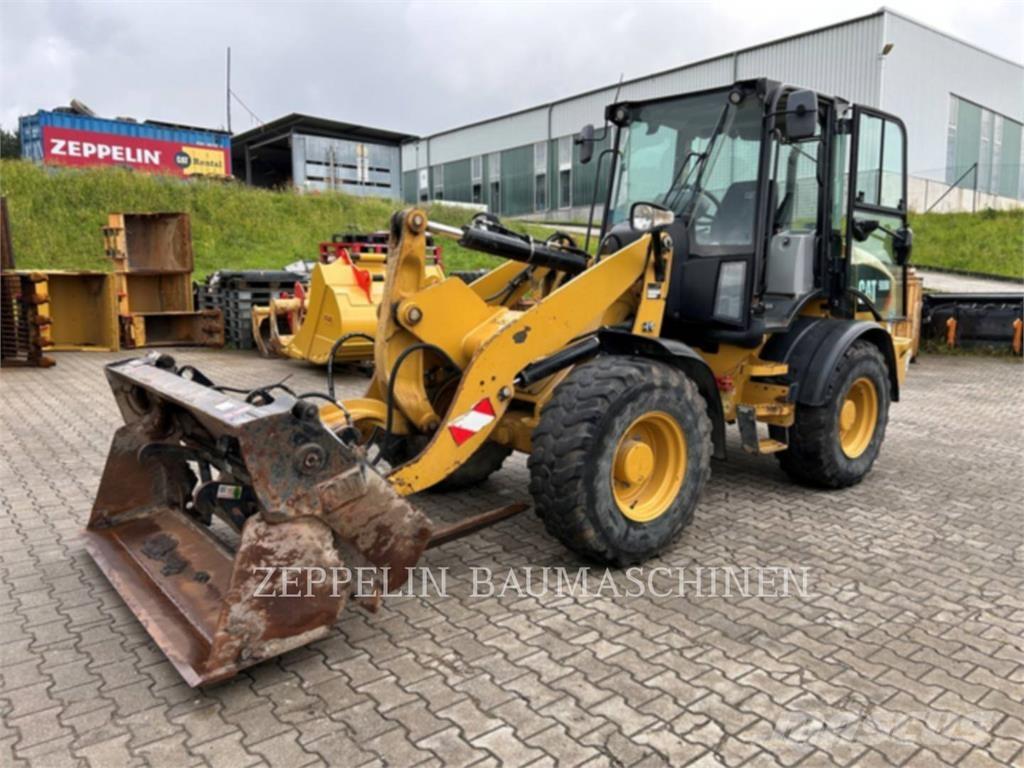 CAT 908M Utovarivači na točkove