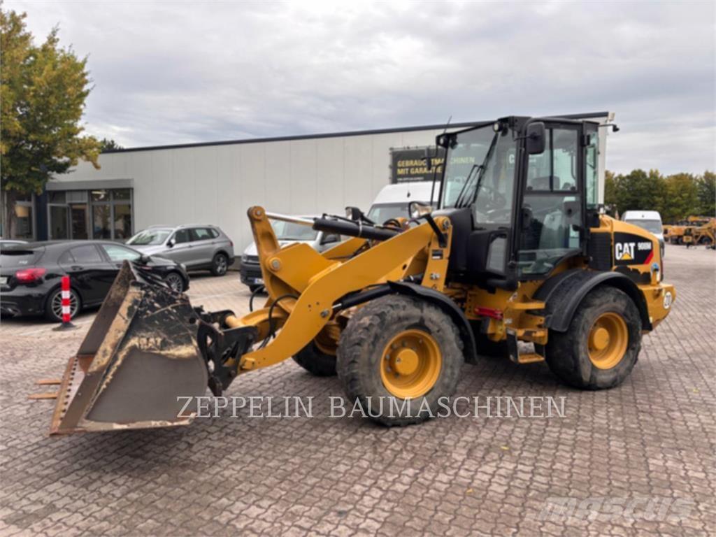 CAT 908M Utovarivači na točkove