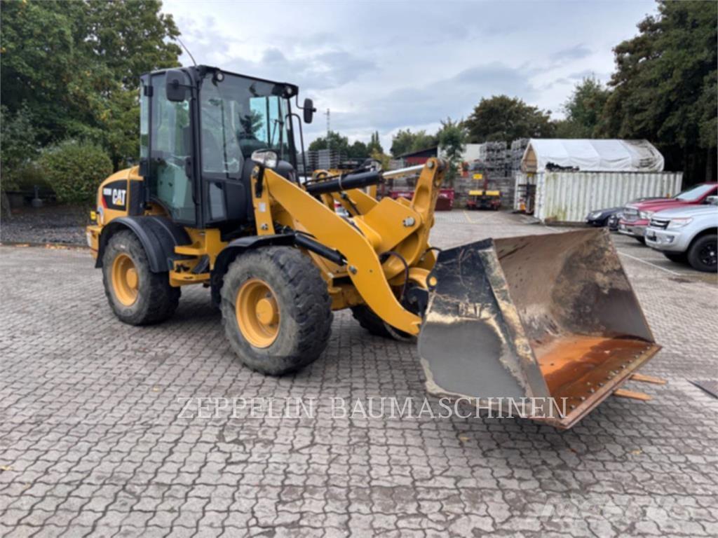 CAT 908M Utovarivači na točkove