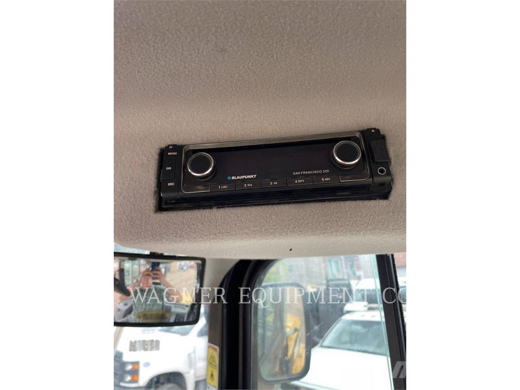 CAT 908M Utovarivači na točkove