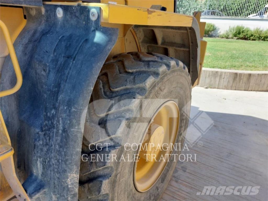 CAT 918M Utovarivači na točkove