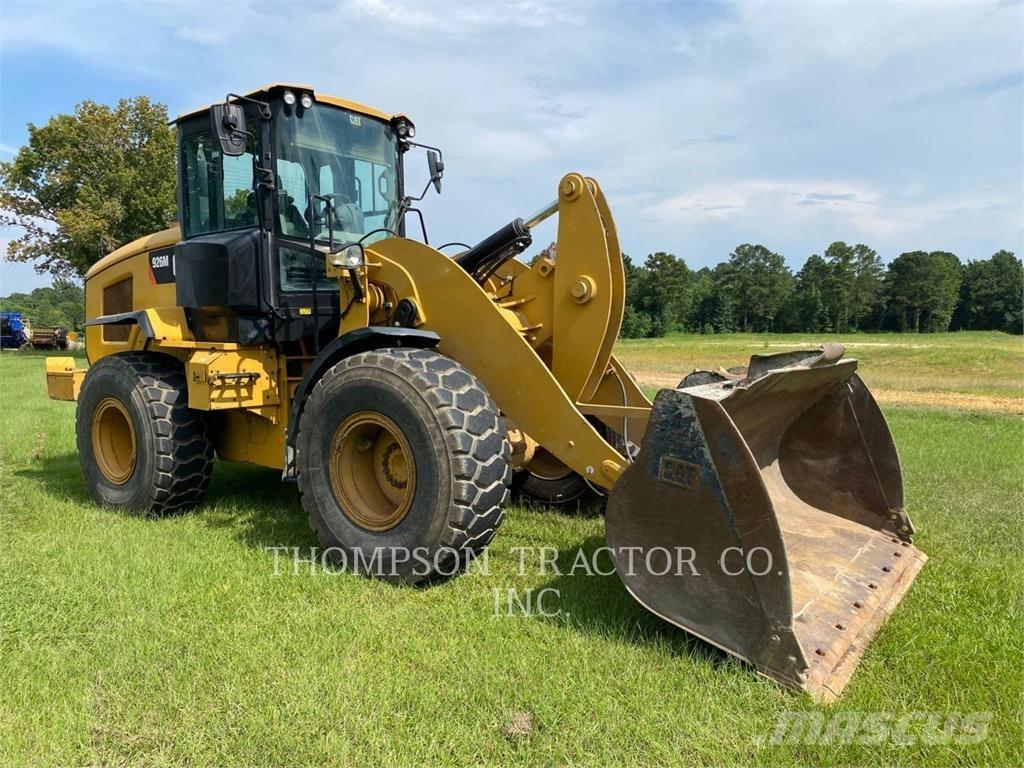 CAT 926M Utovarivači na točkove