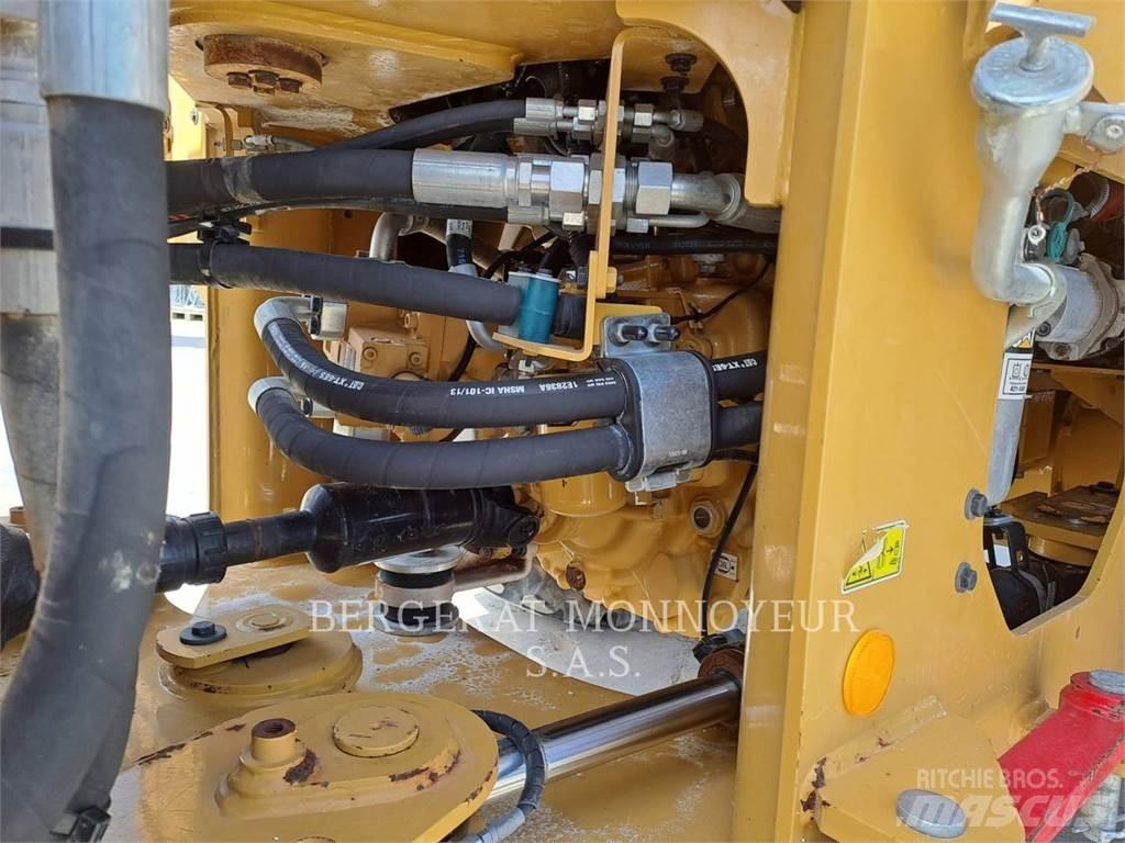 CAT 930M Utovarivači na točkove