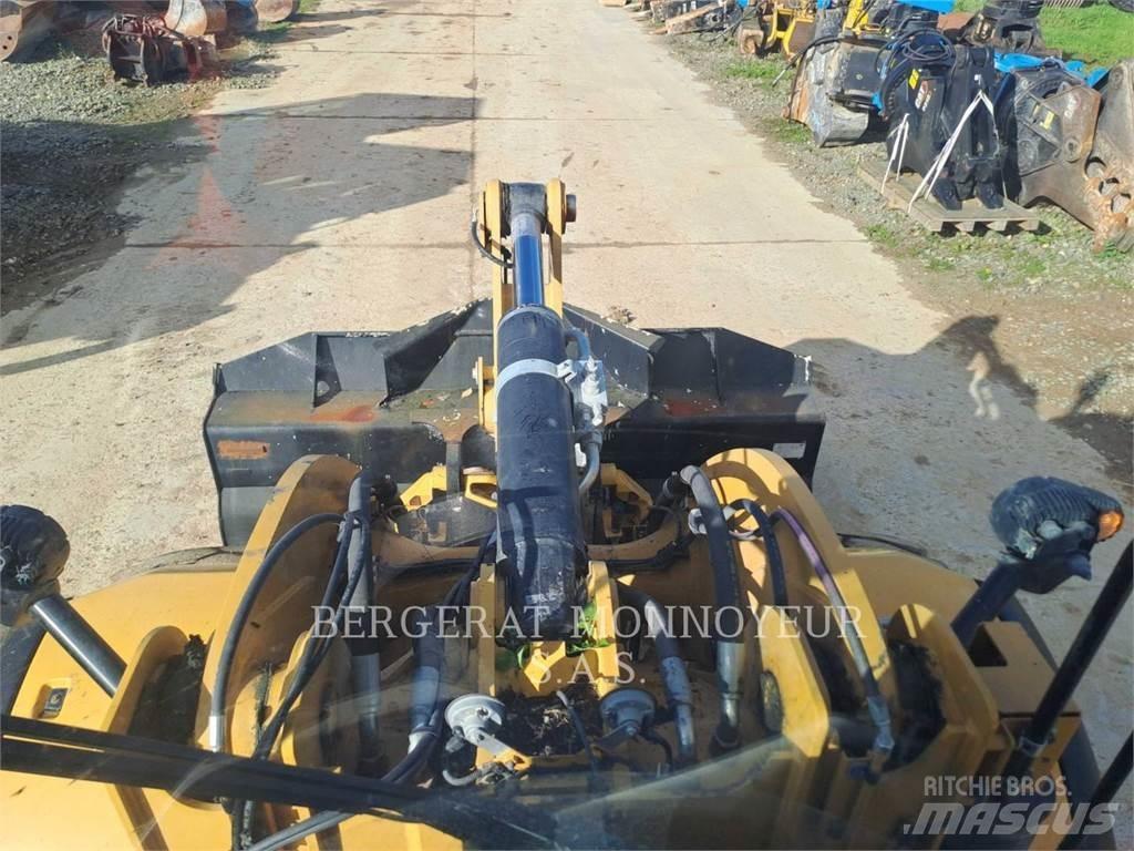 CAT 930M Utovarivači na točkove