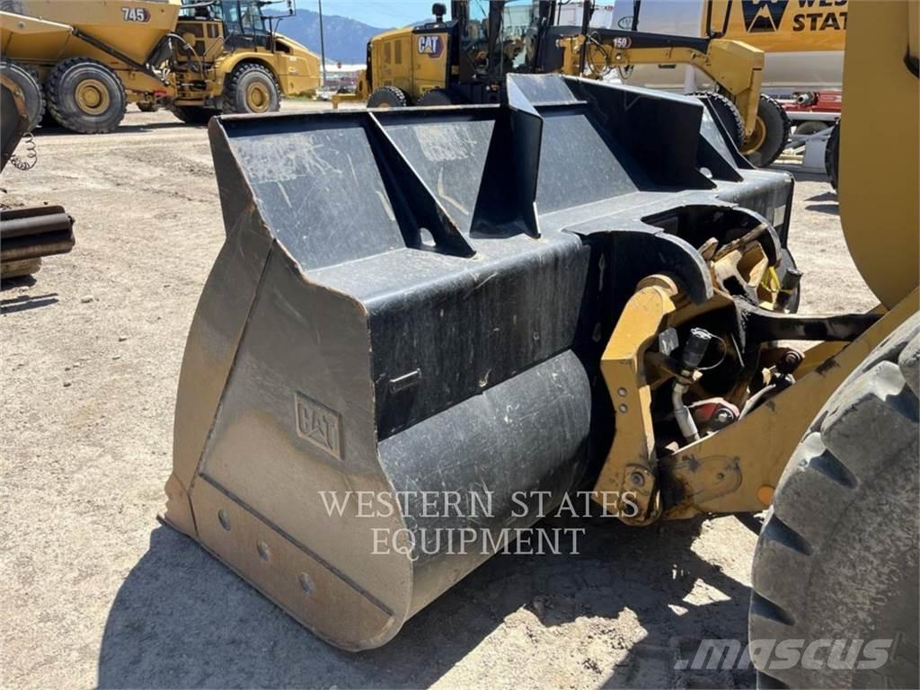 CAT 930M Utovarivači na točkove