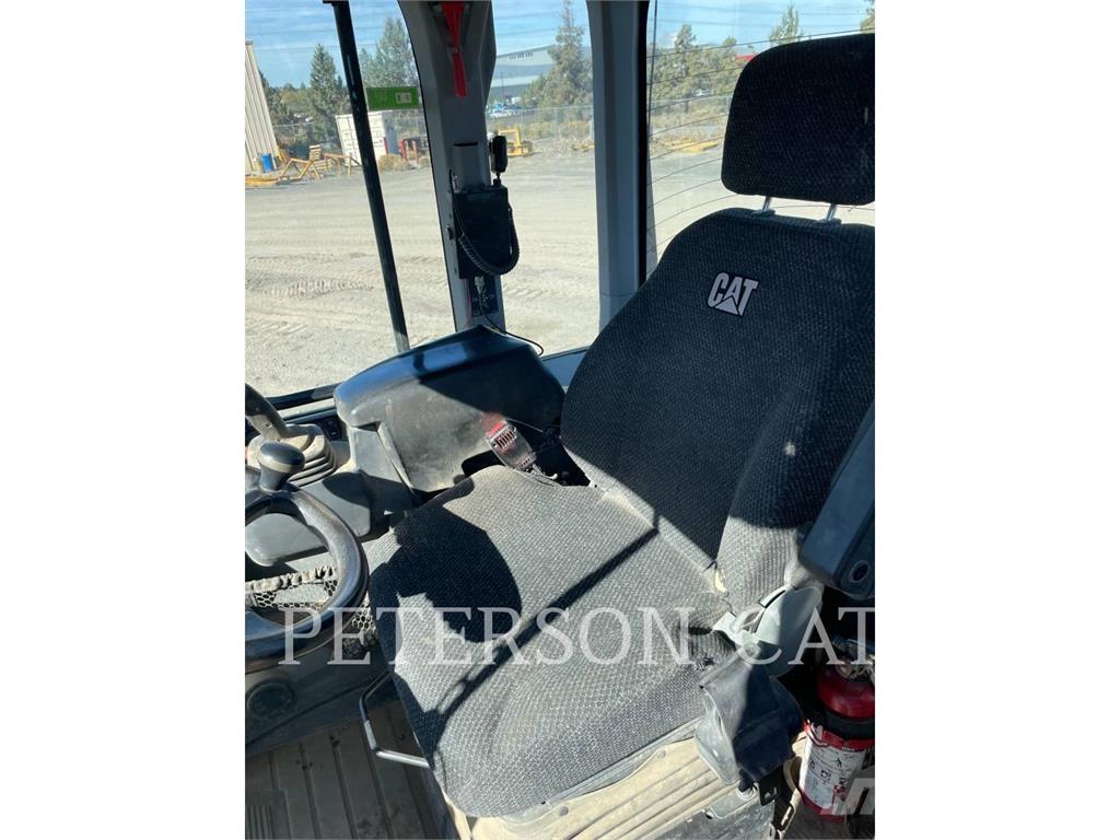 CAT 930M Utovarivači na točkove