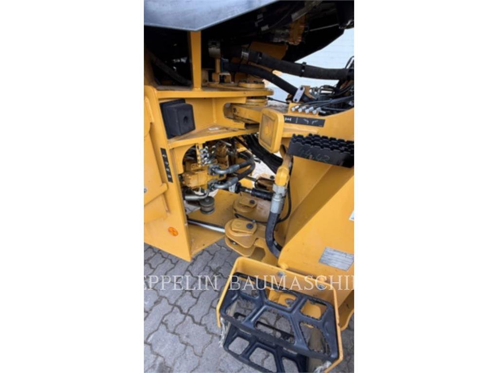 CAT 930M Utovarivači na točkove