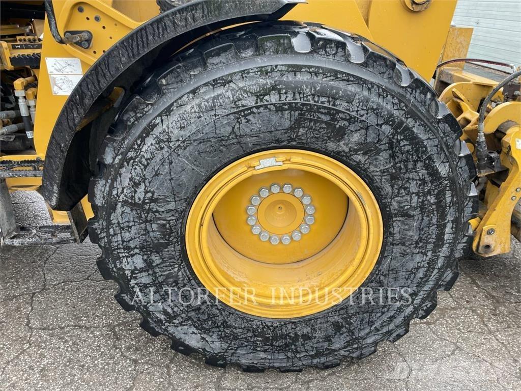 CAT 930M Utovarivači na točkove