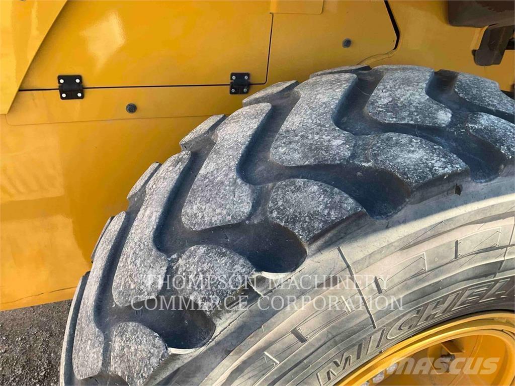 CAT 930M Utovarivači na točkove