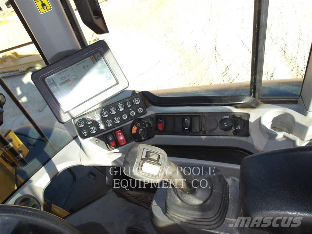 CAT 938M Utovarivači na točkove