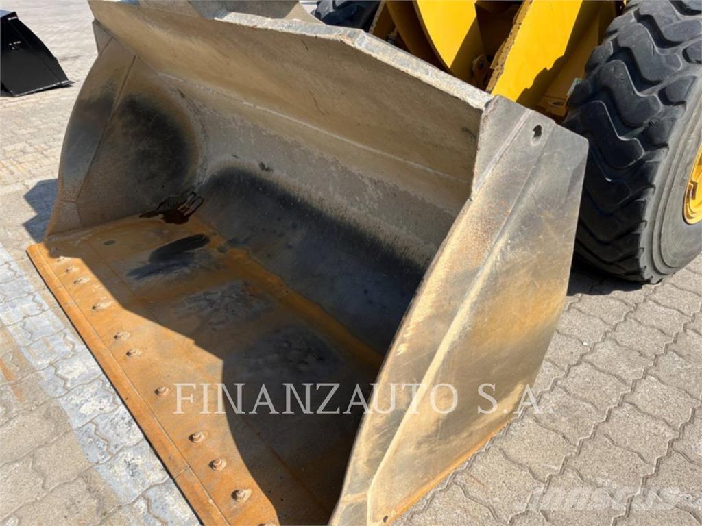 CAT 938M Utovarivači na točkove