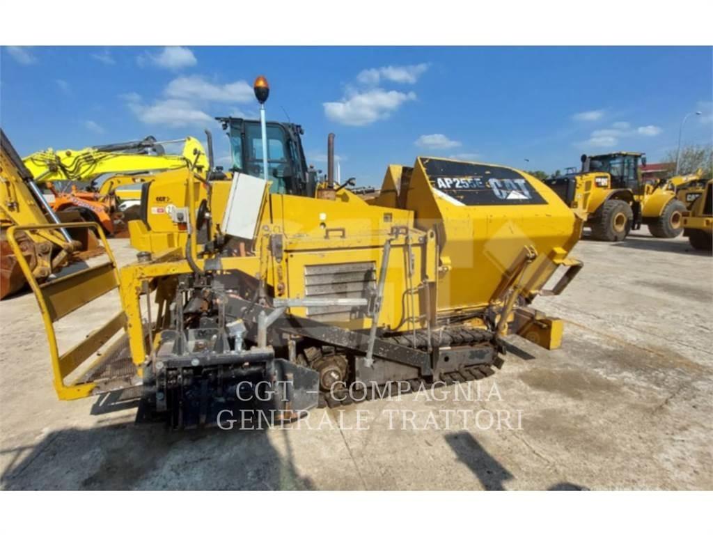 CAT AP255E Asfaltni finišeri