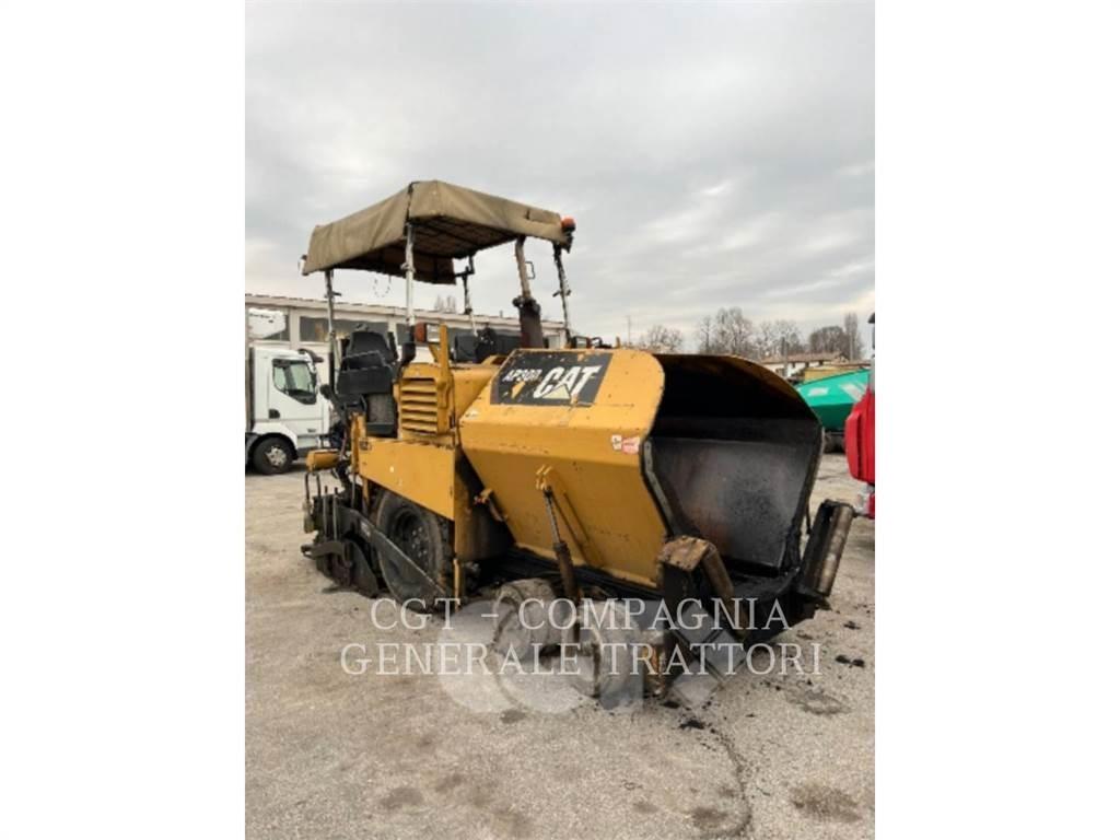 CAT AP300 Asfaltni finišeri