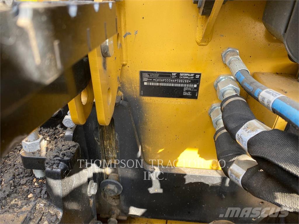 CAT AP555F Asfaltni finišeri