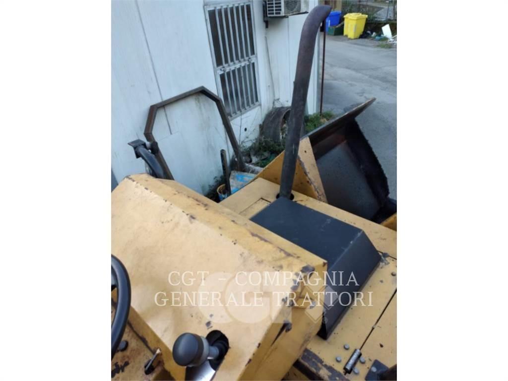 CAT BB730 Asfaltni finišeri