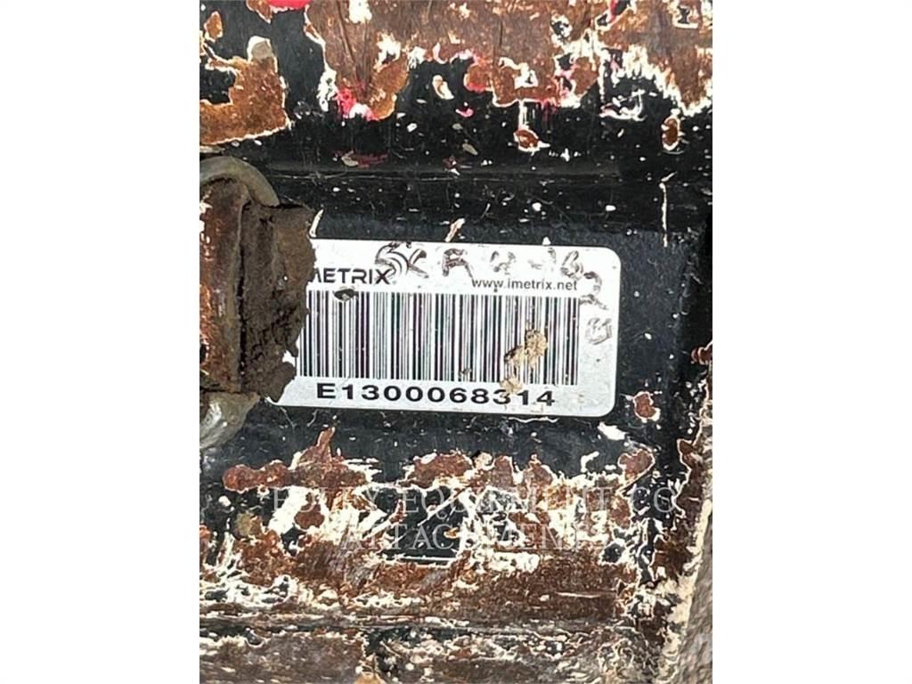 CAT BK300P15 Bageri guseničari