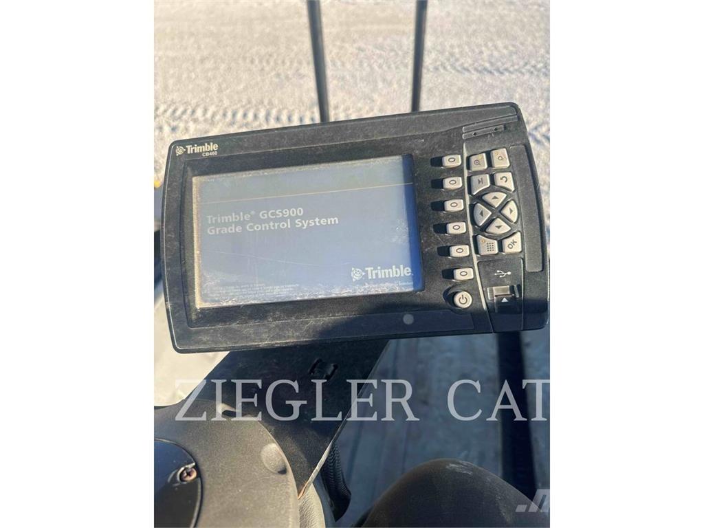 CAT CB15 Nabijači zemlje