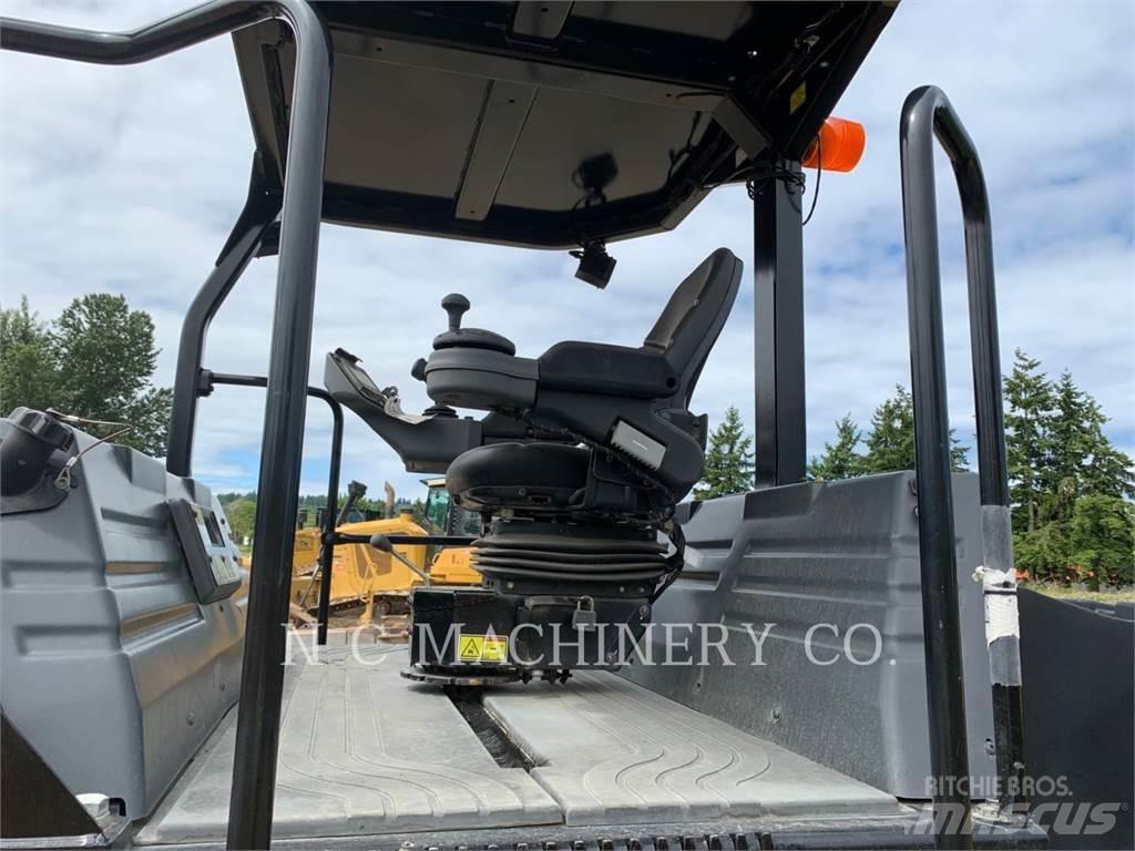 CAT CB66B Asfaltni finišeri