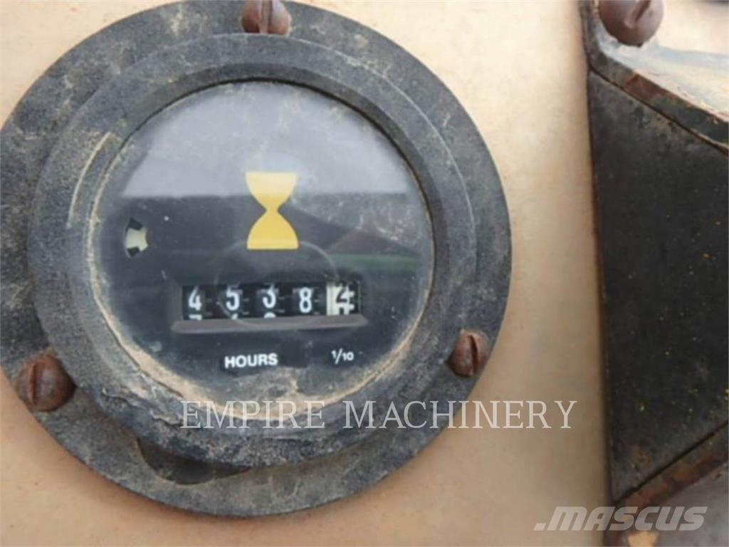 CAT CP323 Valjci sa jednim bubnjem