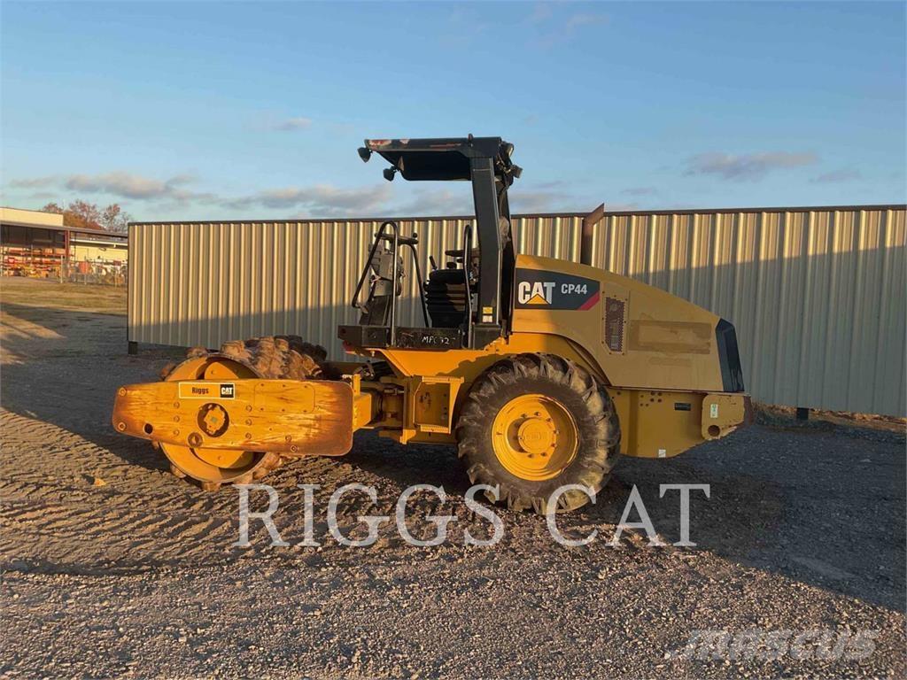 CAT CP44 Nabijači zemlje