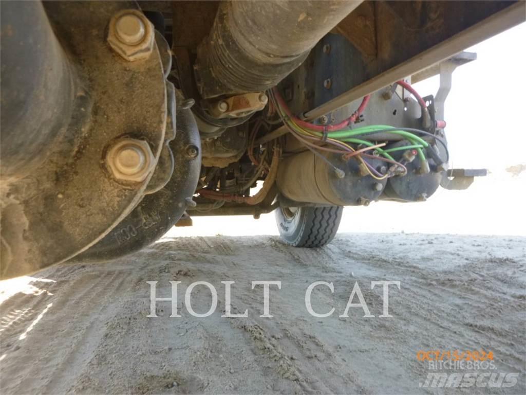 CAT CT660S SBA 6X4 Kamioni cisterne