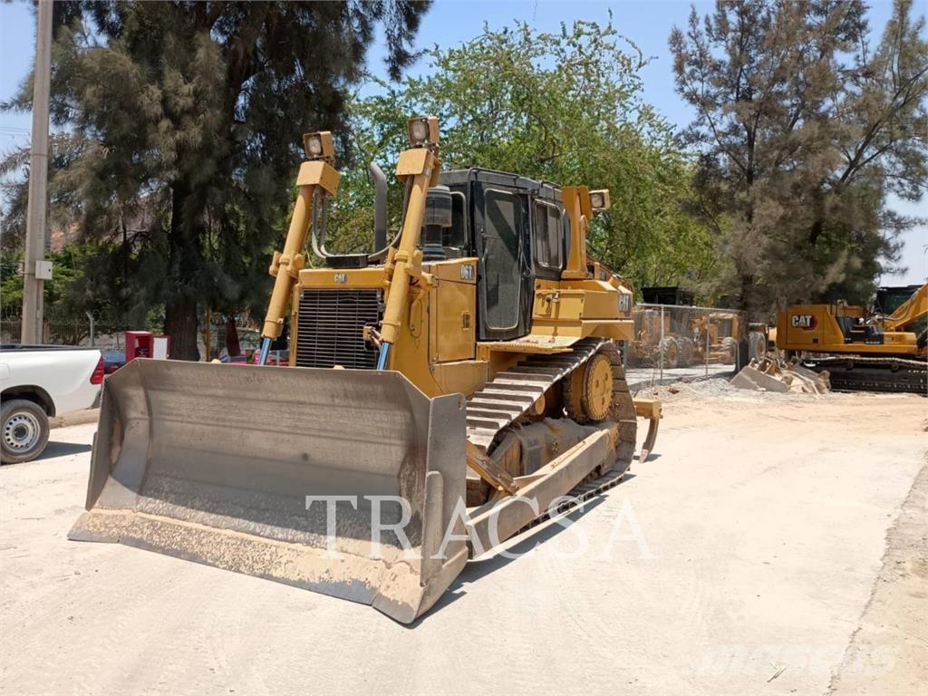 CAT D 6 T Buldožeri guseničari