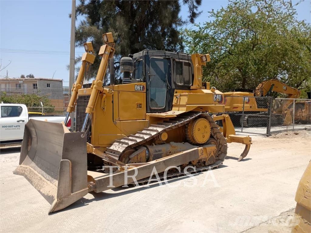 CAT D 6 T Buldožeri guseničari