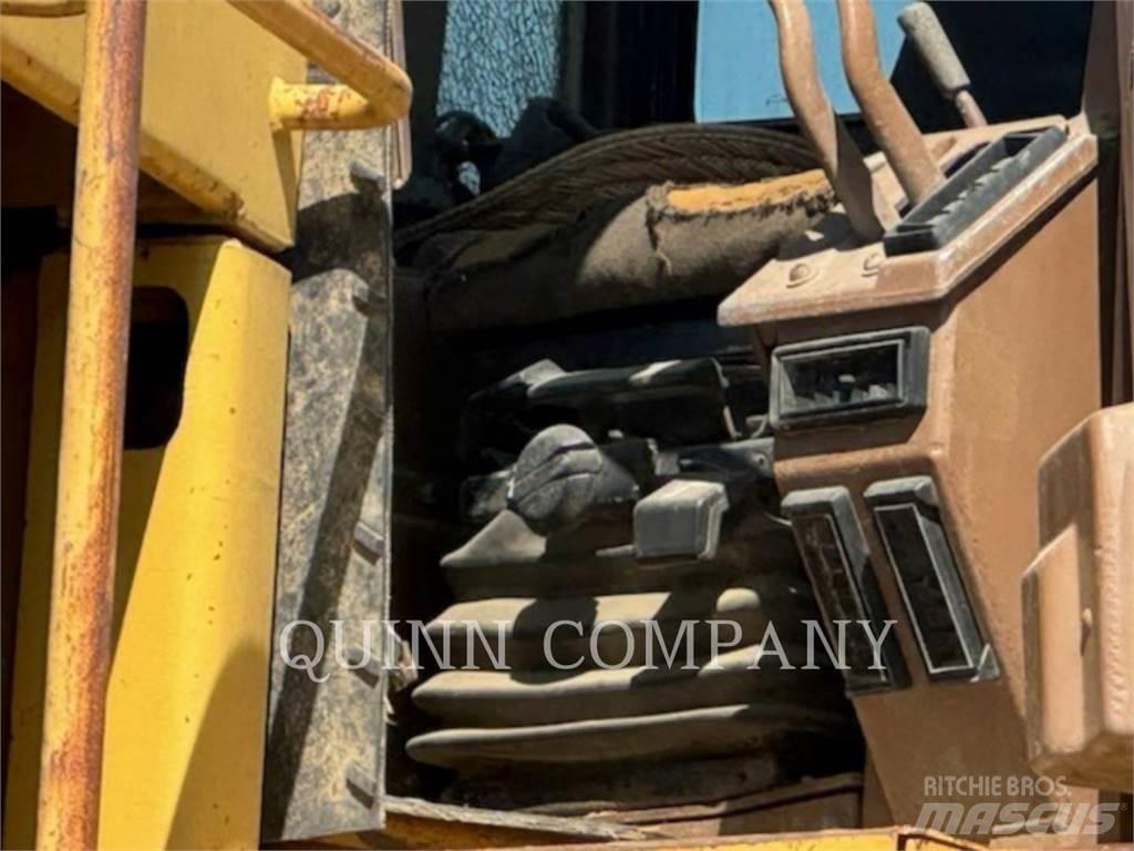 CAT D10 Buldožeri guseničari