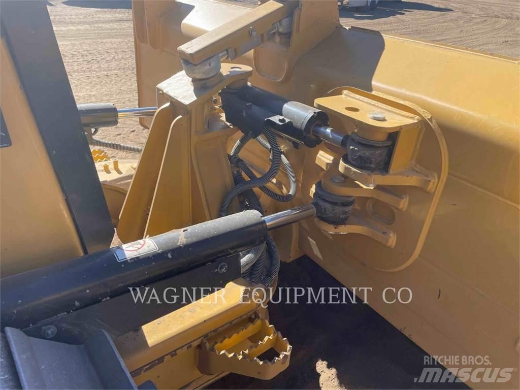 CAT D3 Buldožeri guseničari