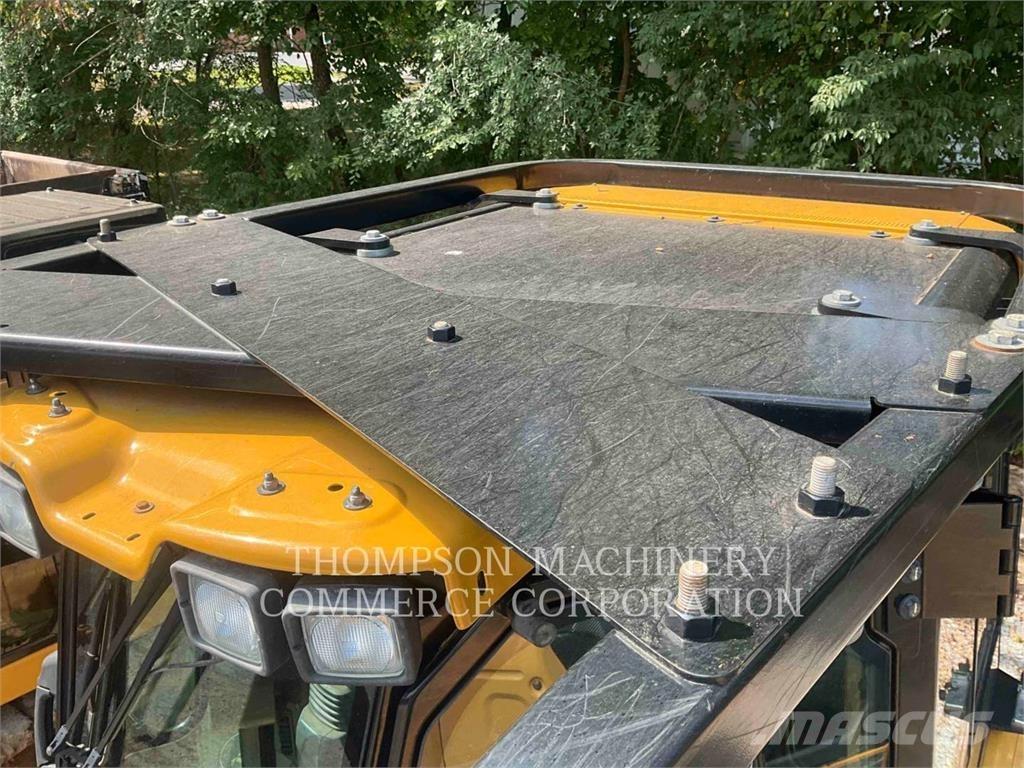 CAT D3-12 Buldožeri guseničari